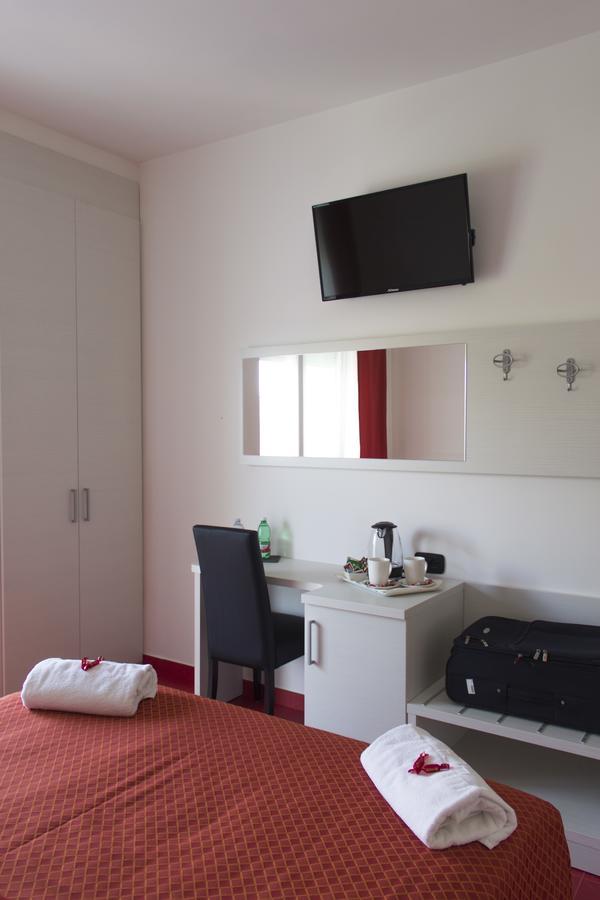 Hotel Villa Chiara Terracina Luaran gambar